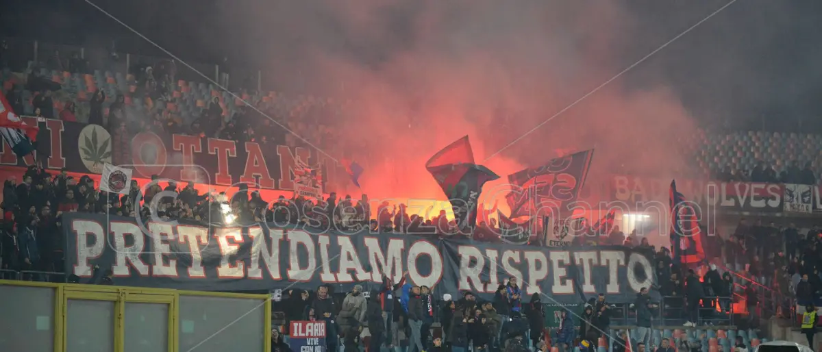 Catanzaro-Cosenza, il derby day. All'andata col caos biglietti ripartì la contestazione