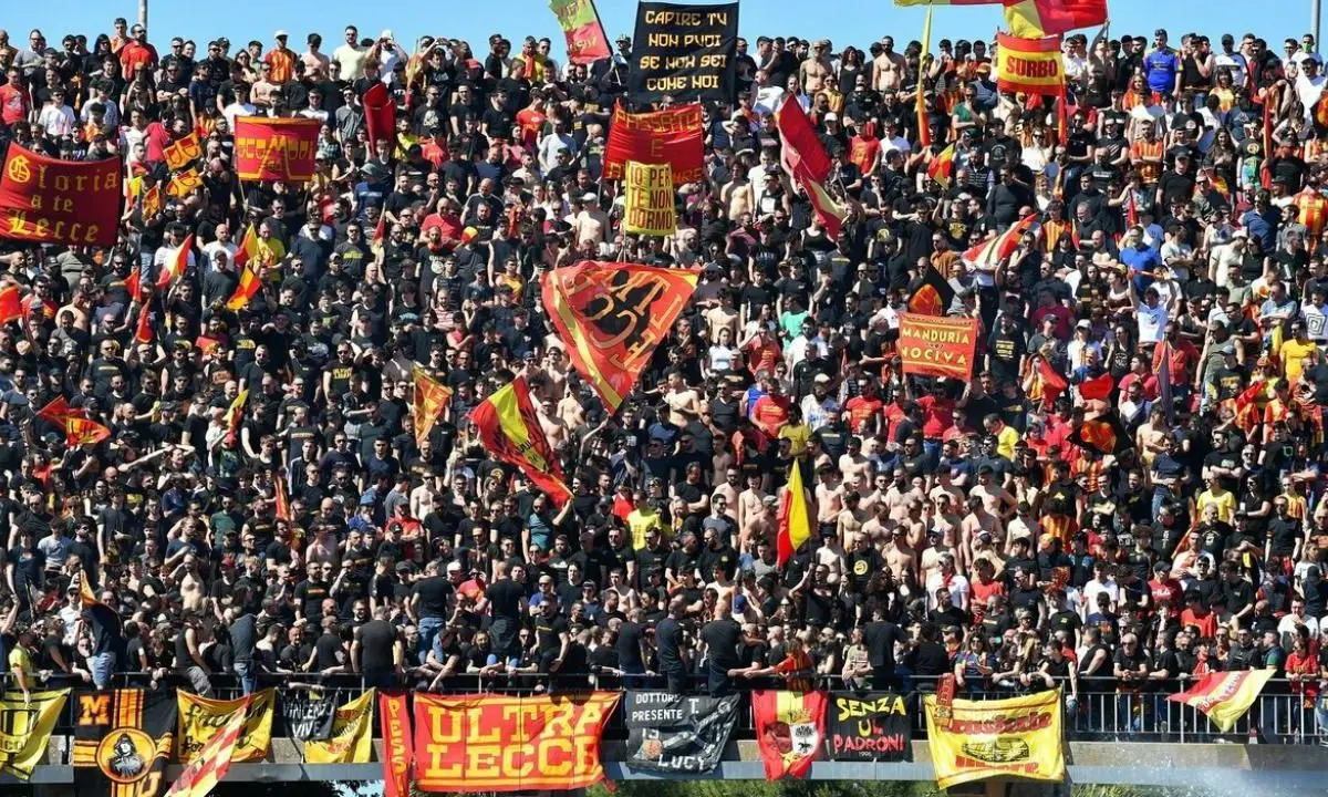 Scontri durante Lecce-Inter: altri tre Daspo per aggressioni e lancio di bombe carta