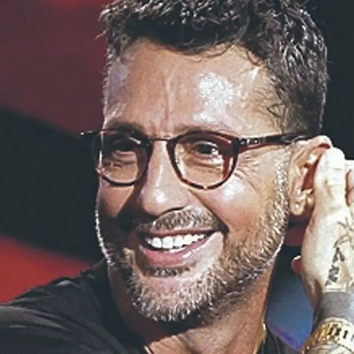 Bari, Corona in Fiera come una rockstar: «E voi l'avete fatto il provino al Grande Fratello?»\n