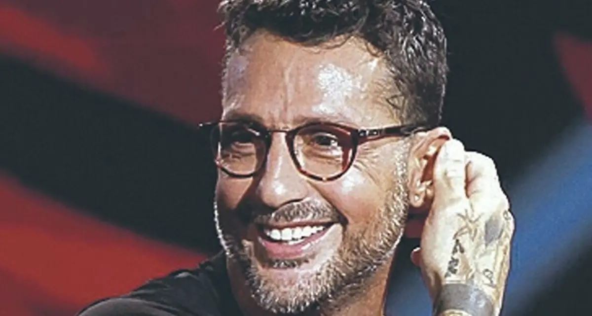 Bari, Corona in Fiera come una rockstar: «E voi l'avete fatto il provino al Grande Fratello?»\n