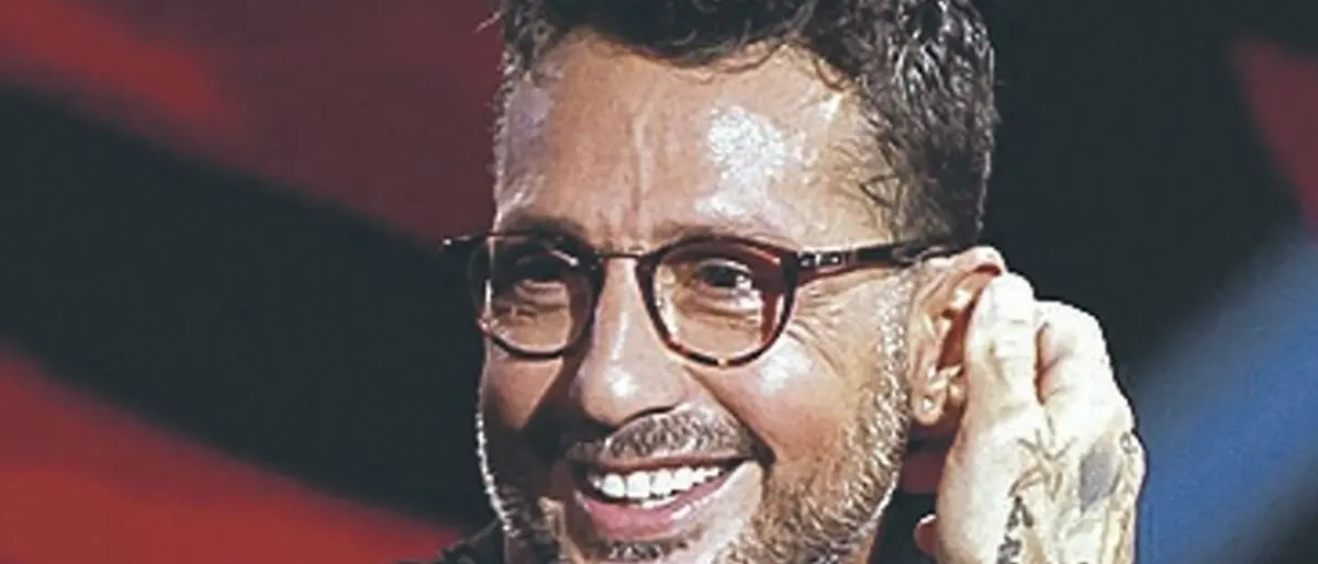 Bari, Corona in Fiera come una rockstar: «E voi l'avete fatto il provino al Grande Fratello?»\n