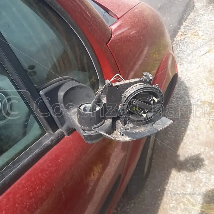Malamovida a Rende, auto danneggiate nella zona di Piazza Santo Sergio