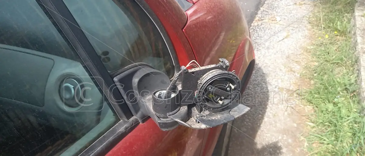 Malamovida a Rende, auto danneggiate nella zona di Piazza Santo Sergio