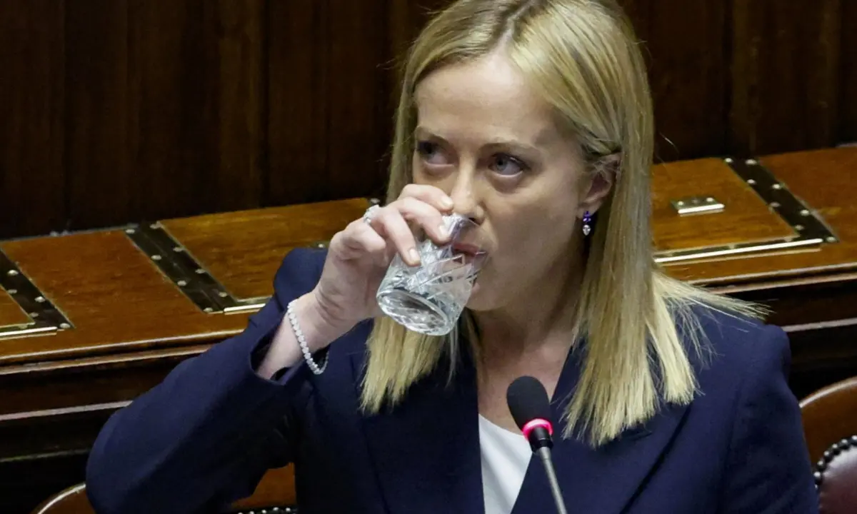 Rapporto Istat 2025: salari reali giù del 4,5%, smentita le parole del Governo Meloni