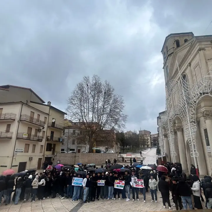 Deepfake ad Acri, gli studenti di nuovo in piazza: «Basta caccia alle streghe»
