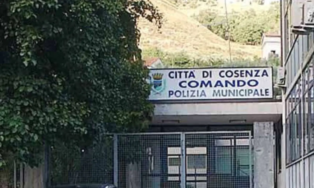 Cosenza, la Polizia municipale lascia la storica sede di via Bendicenti