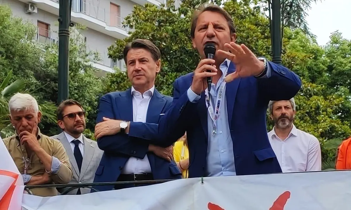 Conte a Cosenza, anche Tridico in piazza per il caso Scutellà-Gentile