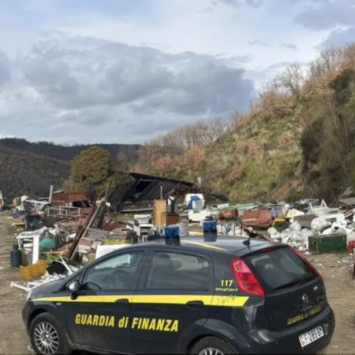 La Guardia di Finanza sequestra una discarica abusiva a Cosenza