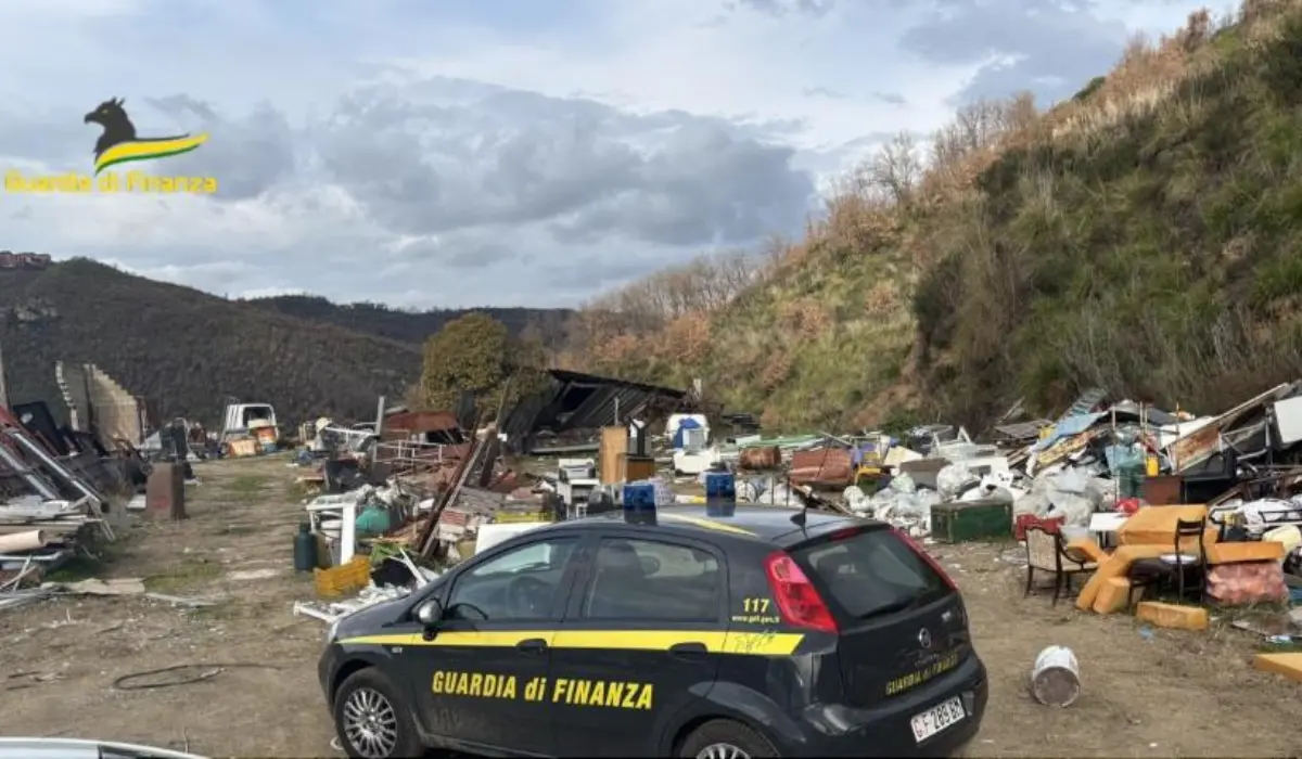La Guardia di Finanza sequestra una discarica abusiva a Cosenza