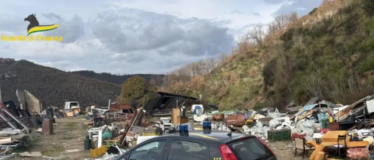La Guardia di Finanza sequestra una discarica abusiva a Cosenza
