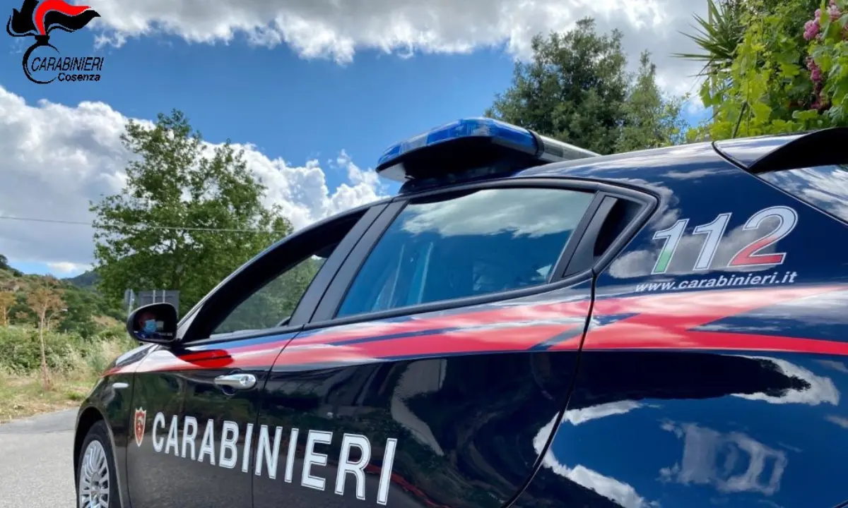 Corigliano Rossano, tanica di gasolio in auto abbandonata: possibile tentativo incendiario