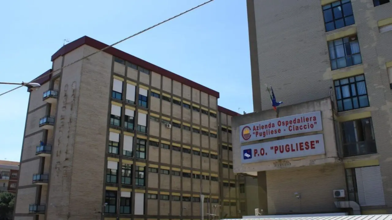 Donna caduta da un balcone a Botricello, fermato il marito: è accusato di maltrattamenti in famiglia