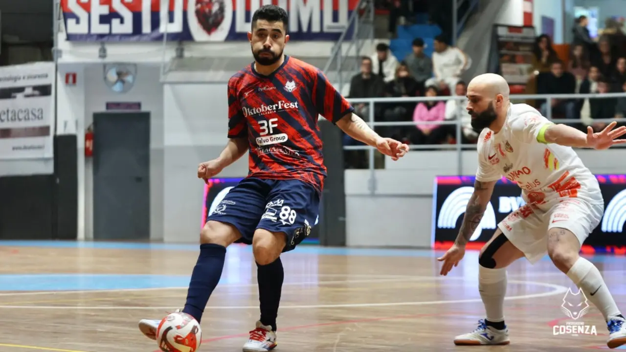 Calcio a 5, brutta sconfitta per la Pirossigeno: il Benevento espugna (6-4) il PalaCosentia