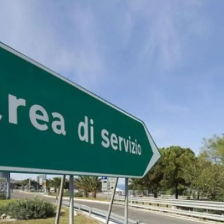 Scontri ultrà tra tifosi del Pisa diretti a Cosenza e del Latina