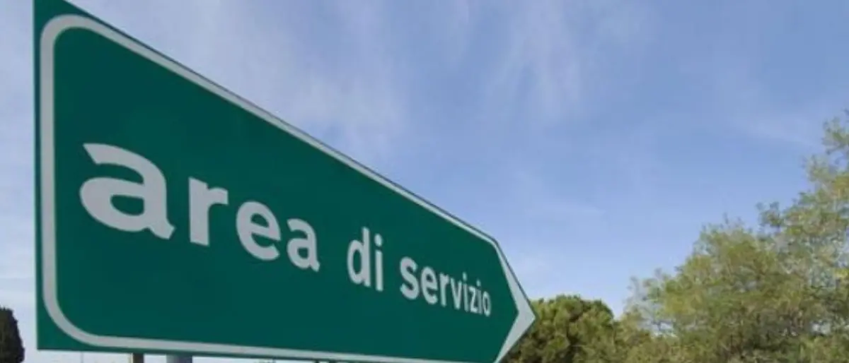 Scontri ultrà tra tifosi del Pisa diretti a Cosenza e del Latina