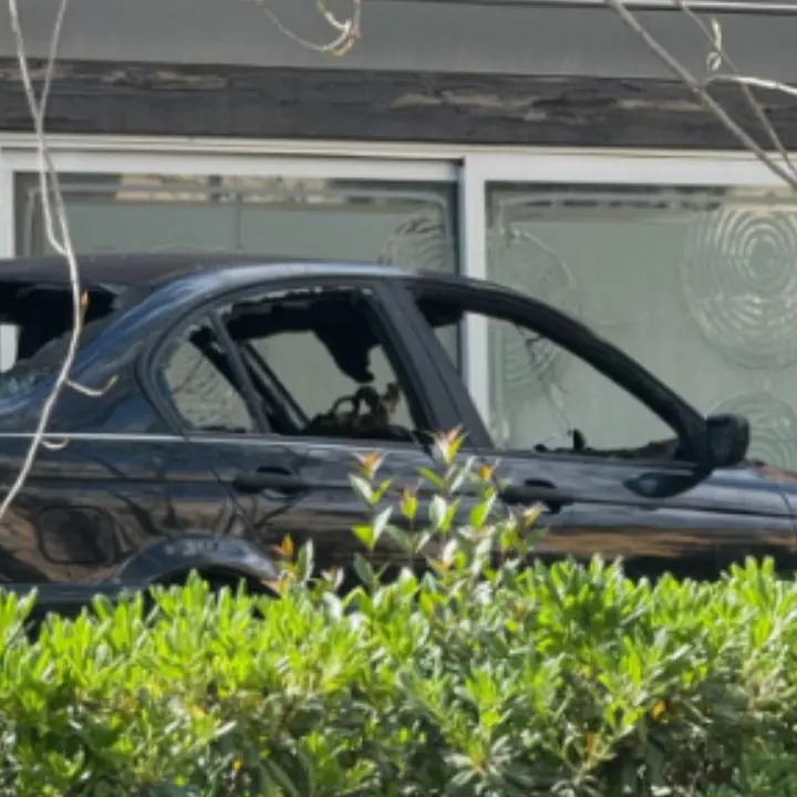 Auto in fiamme a Rende: rogo nella zona di Commenda
