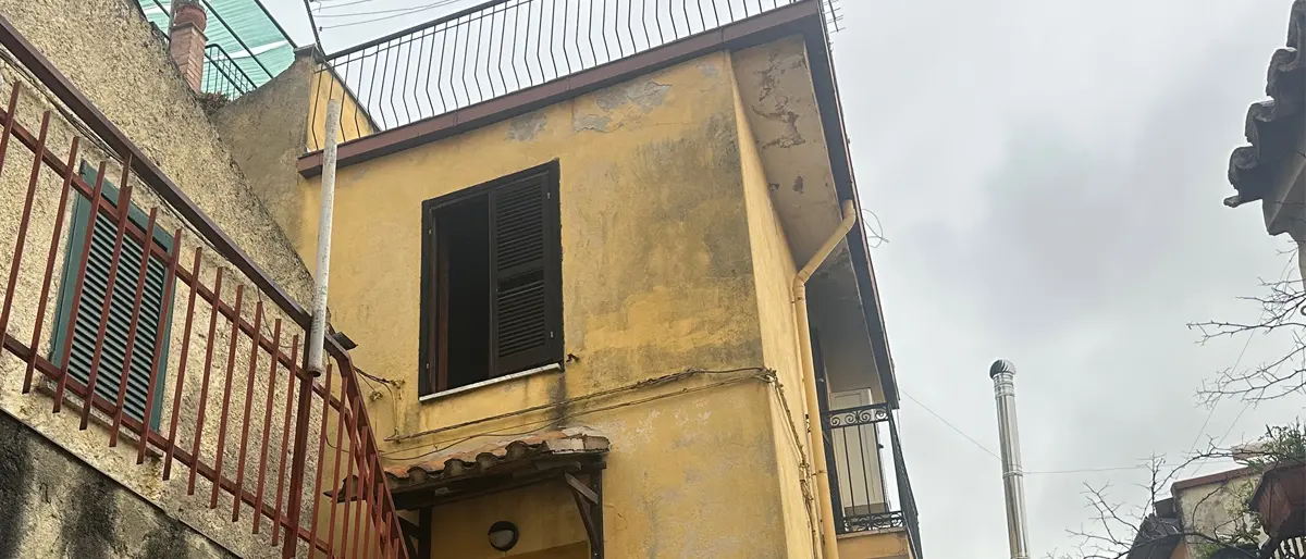 Rossano, donna di 59 anni morta carbonizzata in casa durante un rogo