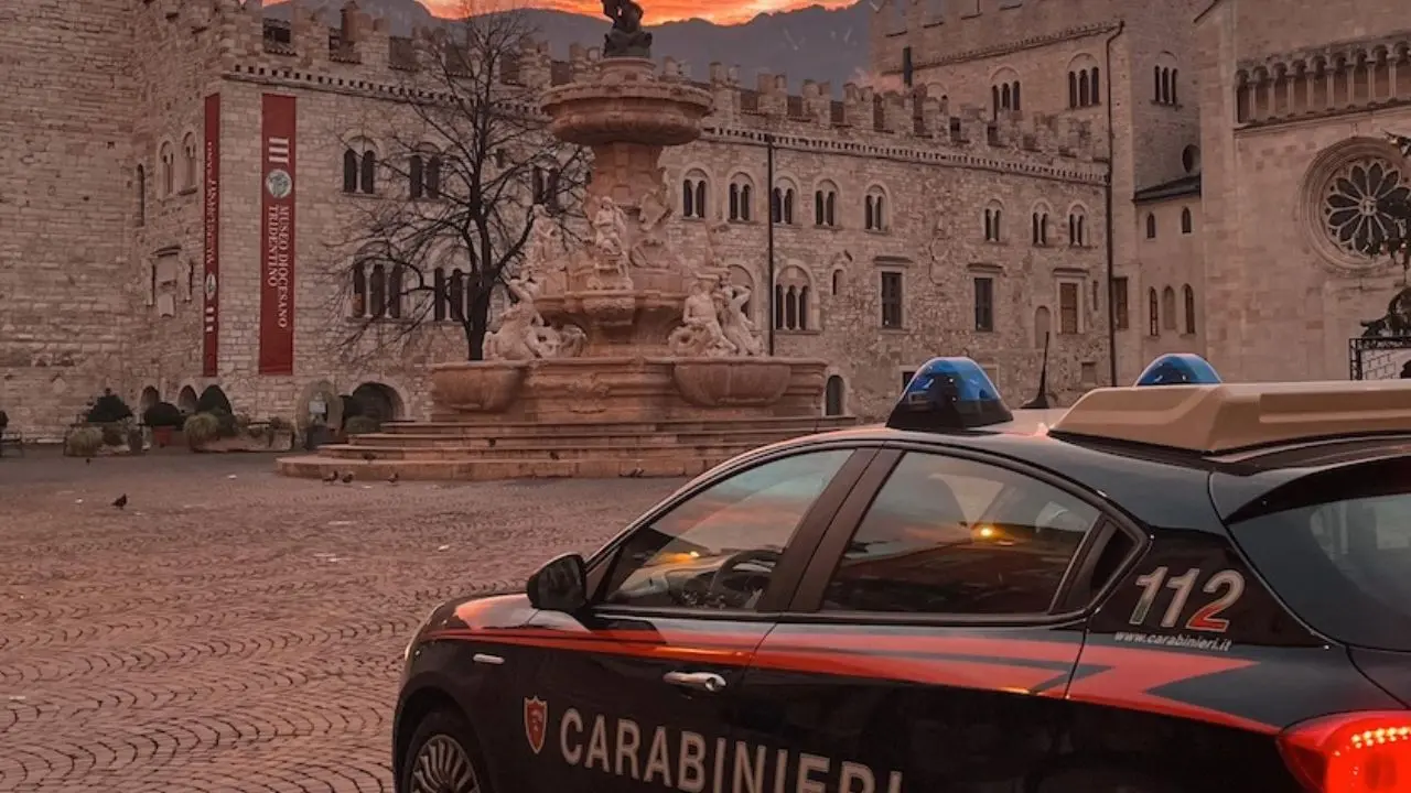 Ragazzo 19enne uccide il padre per difendere la madre