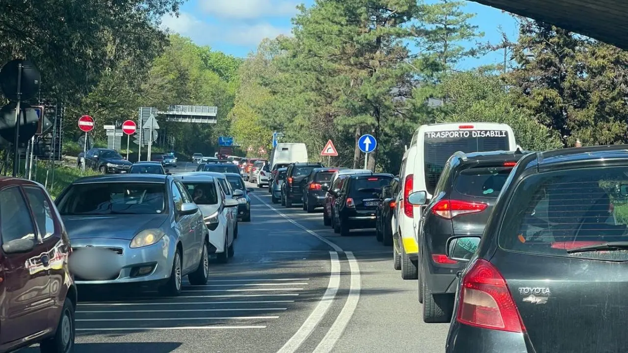 Rende, incidente sulla statale 107: senso alternato e traffico in tilt