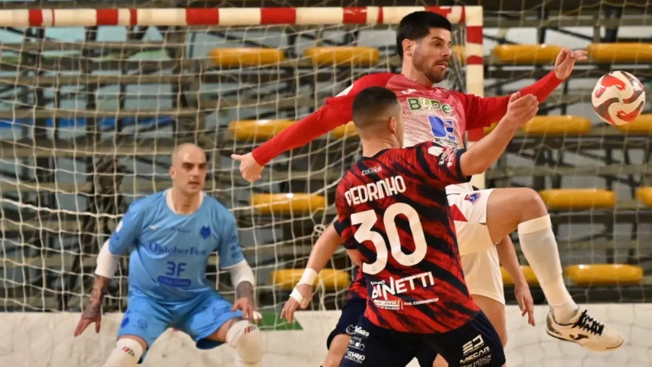 Pirossigeno Cosenza, lupi beffati a Pesaro: da 1-4 a 5-4 in 3 minuti