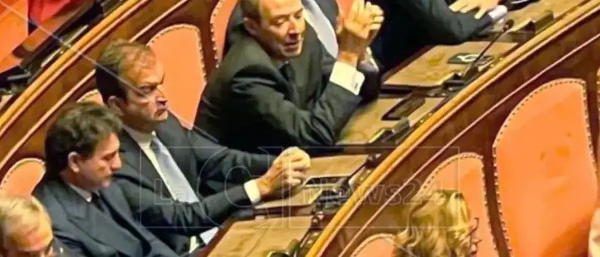 Mario Occhiuto torna per la prima volta in Senato dopo la morte del figlio