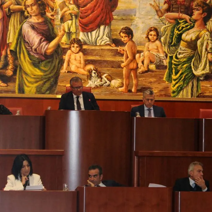Consigliere supplente, come si cambia per non morire (politicamente): Occhiuto difende la norma che fece ritirare nel 2022