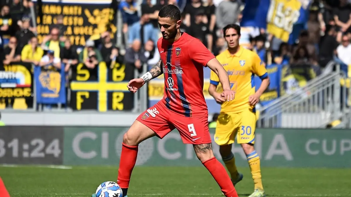Le pagelle dei calciatori del Cosenza al termine della partita pareggiata per 2-2 dai rossobl\\u00F9 in casa del Frosinone e valevole per la 32^ di campionato.