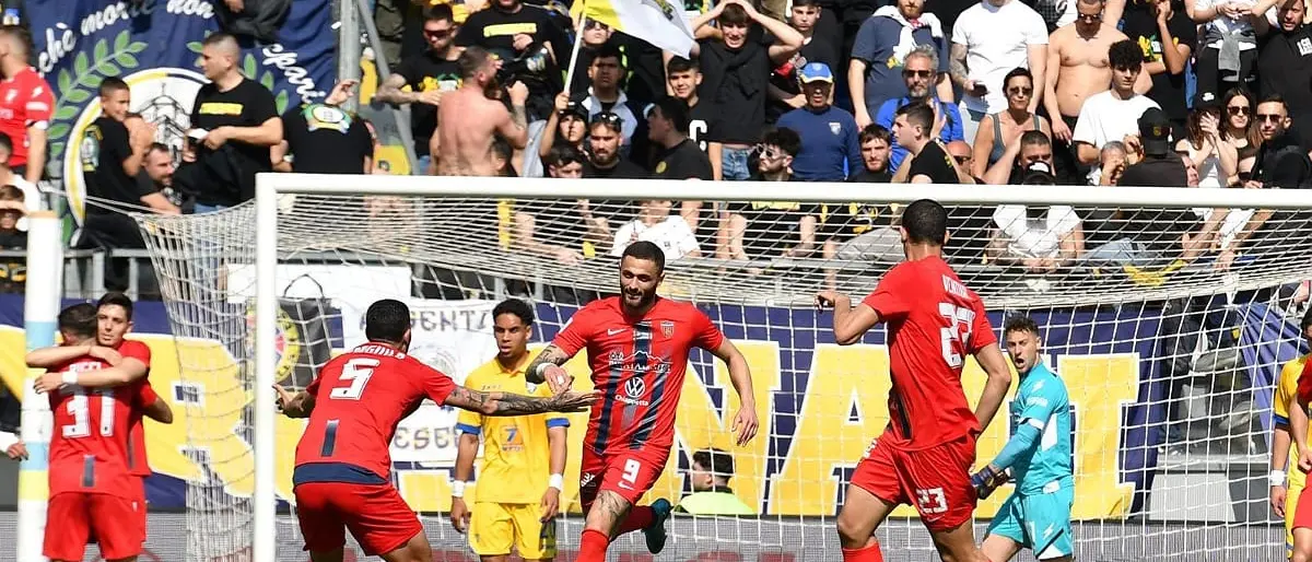 Cosenza, rammarico e rabbia dopo Frosinone. Ma il gruppo è con Alvini