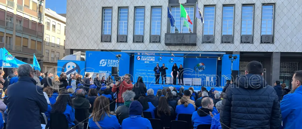 La Carovana UIL ferma a Cosenza, Bombardieri: «Senza il Sud non riparte l'Italia»