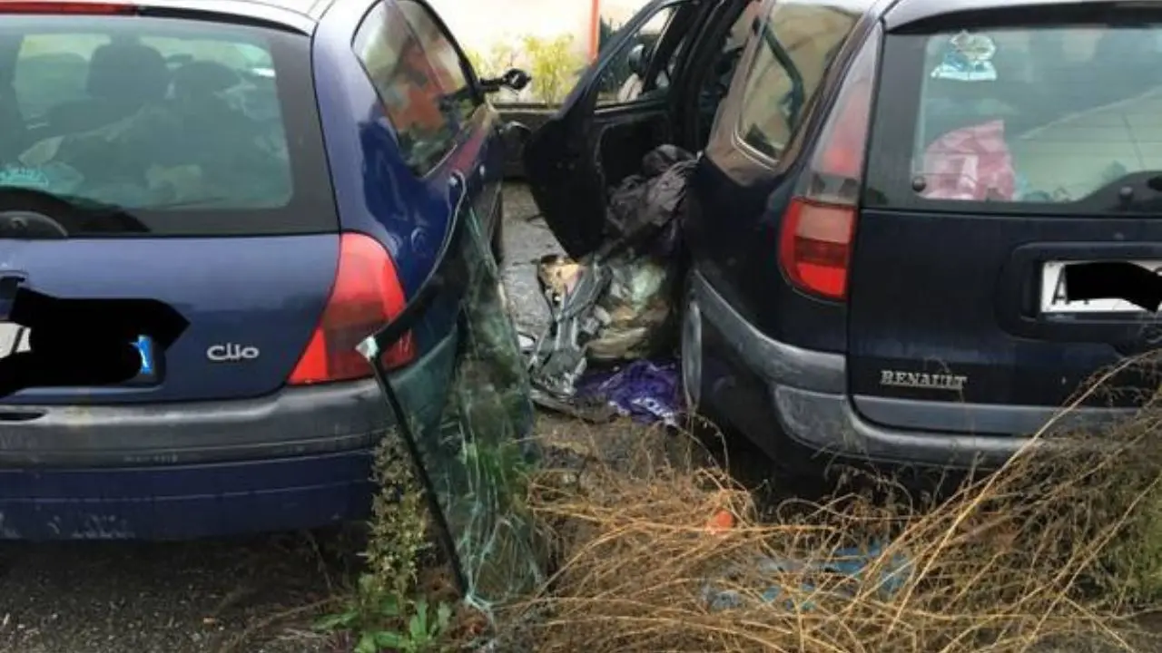 Auto abbandonate a Cosenza, De Cicco: «In un anno ne abbiamo rimosse 200 su 450»
