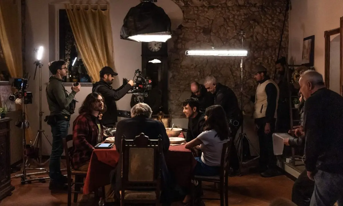 \"Due famiglie, un funerale\", la Calabria set di una commedia esilarante