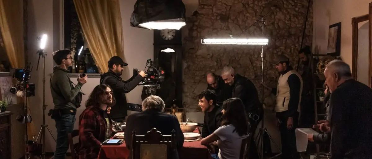 \"Due famiglie, un funerale\", la Calabria set di una commedia esilarante