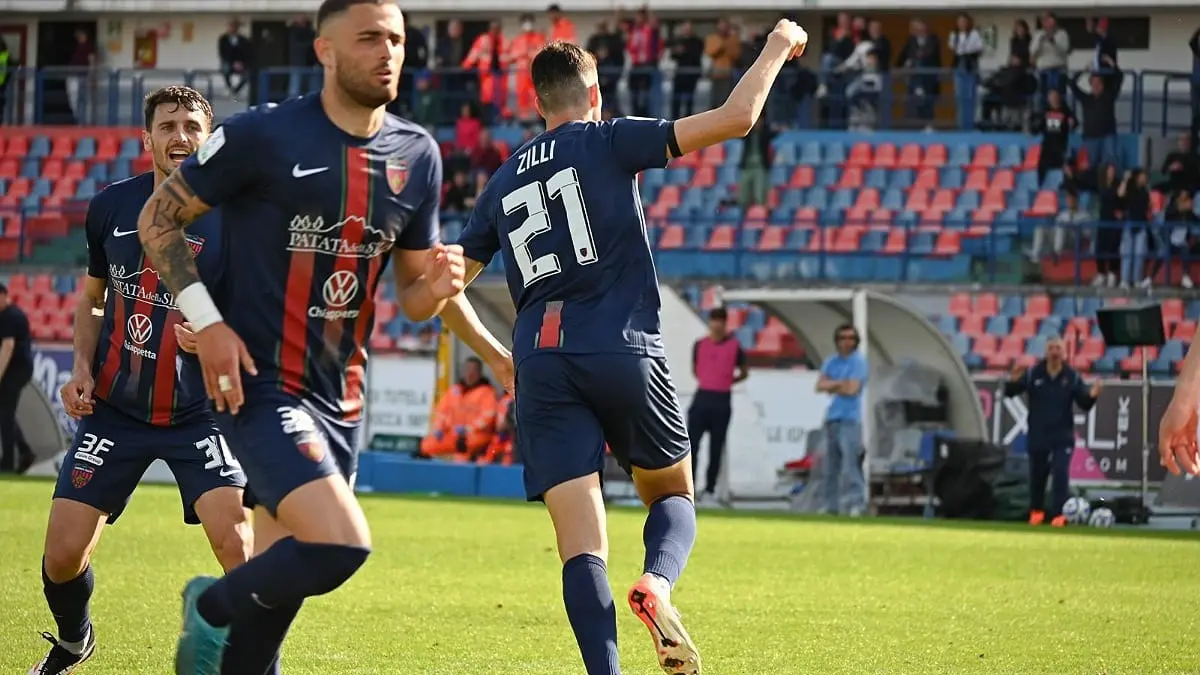 Le pagelle dei calciatori del Cosenza al termine della partita pareggiata per 1-1 dai rossobl\\u00F9 in casa contro il Brescia valevole per la 33^ giornata.