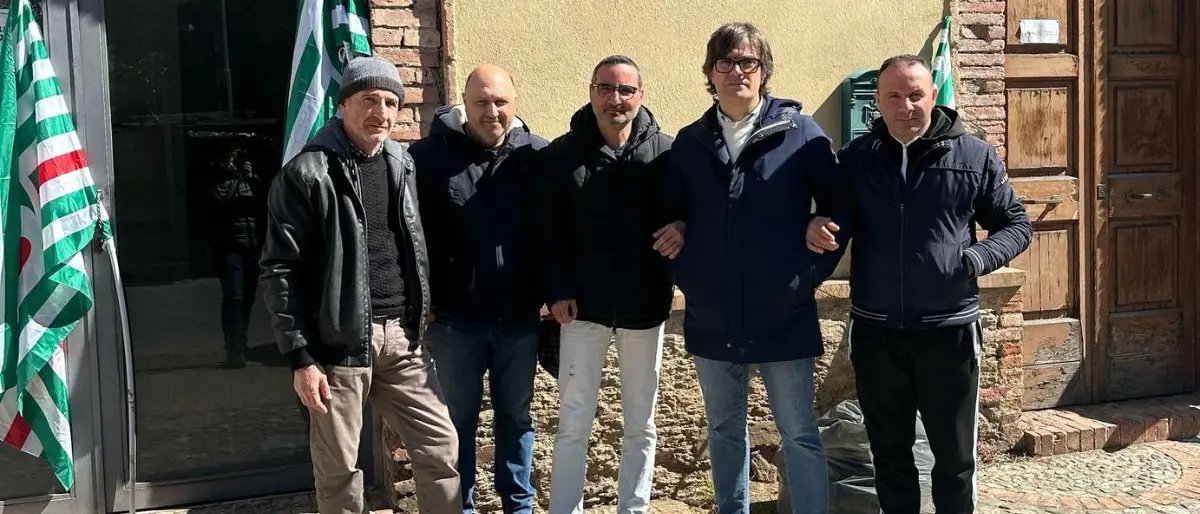 Rogliano, sit-in dei lavoratori della \"Presila\" senza stipendi da febbraio