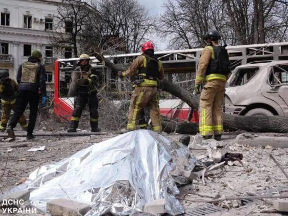 Guerra Russia-Ucraina, massiccio attacco russo con droni e missili. La Polonia schiera i caccia