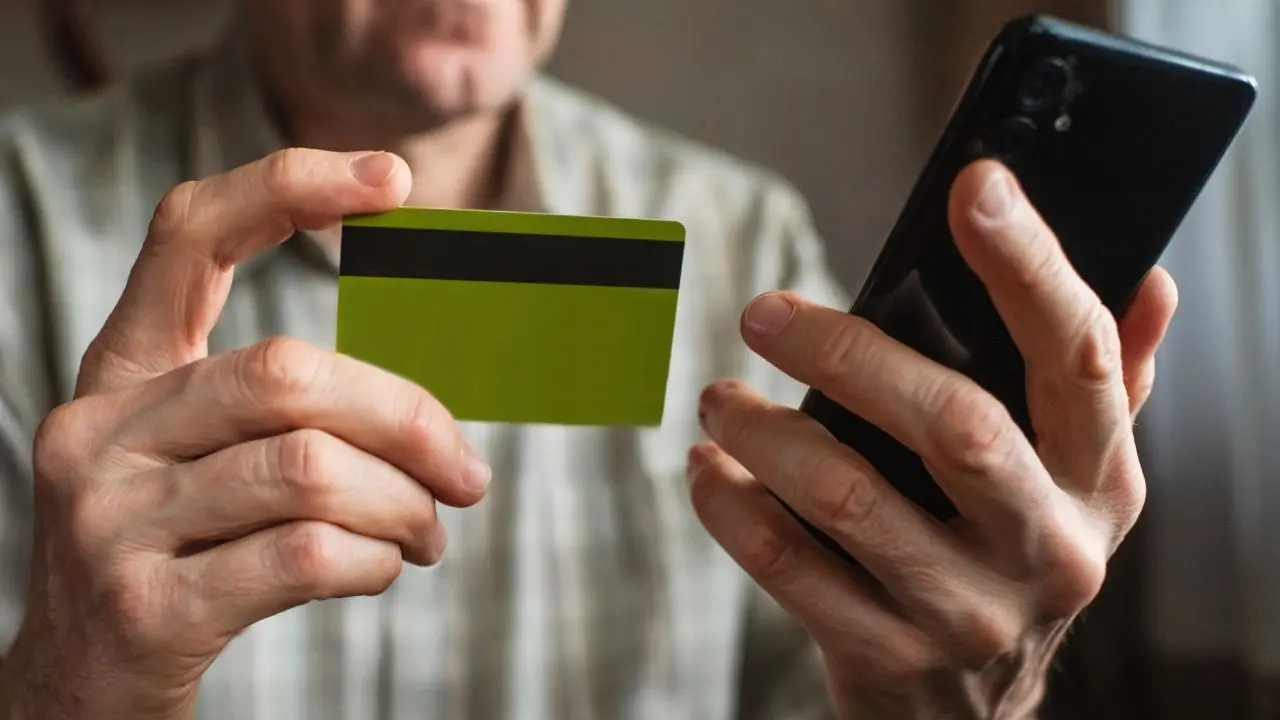 Truffa dello Spid, occhio al finto sms dell'Inps che ruba l' identità digitale