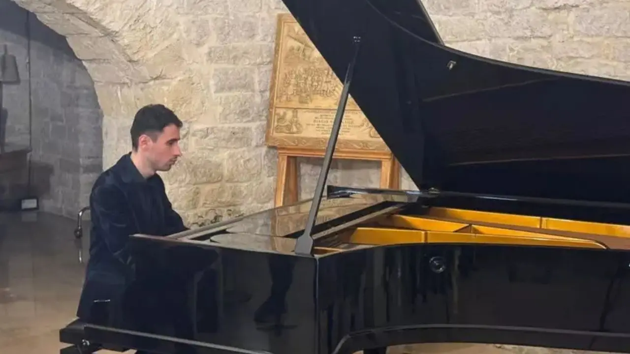 Ragazzo non vedente si laurea in pianoforte, ecco la sua storia di passione e dedizione