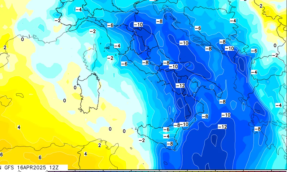 Meteo Cosenza, calo termico di oltre 10°. Fine della pioggia rossa in Calabria