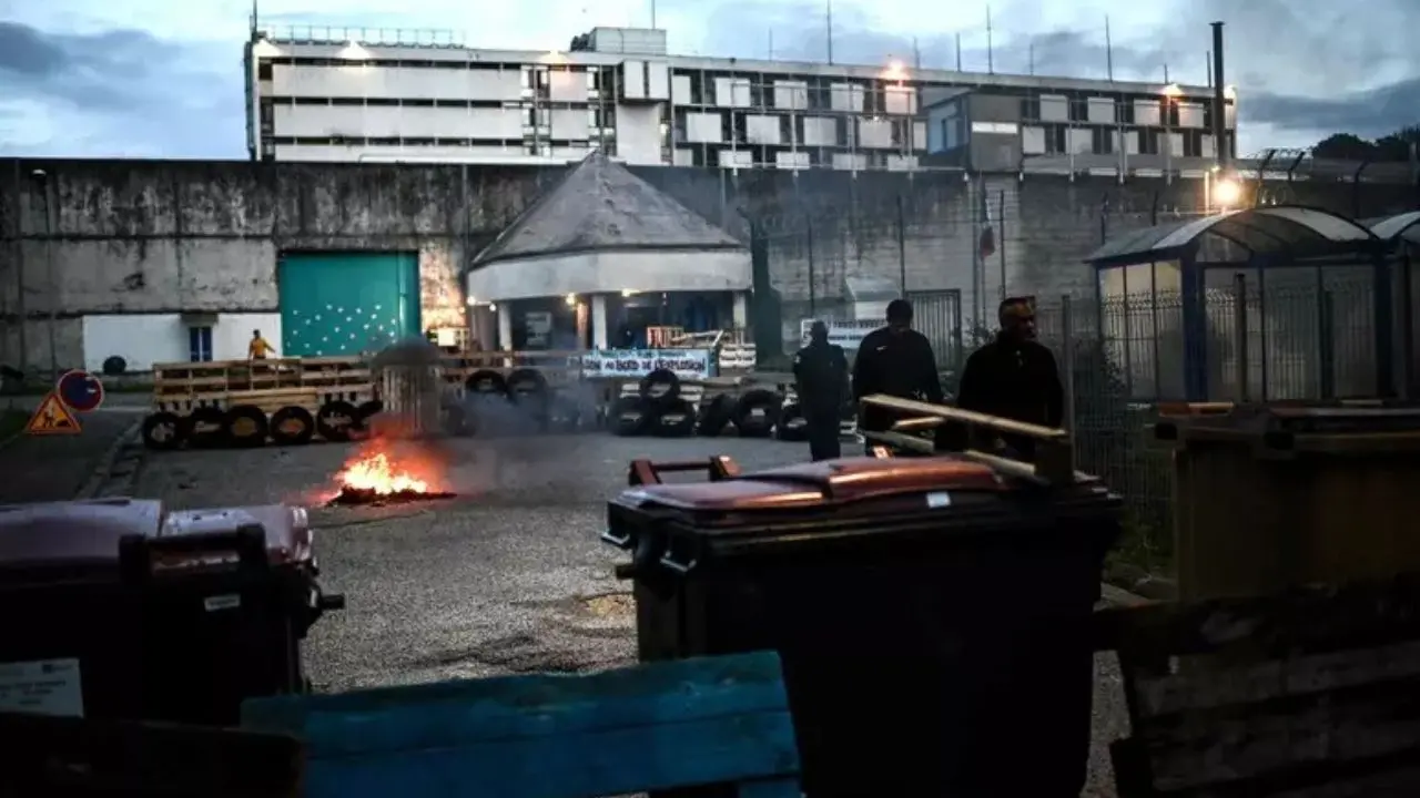 Carceri francesi in rivolta: incendi e spari