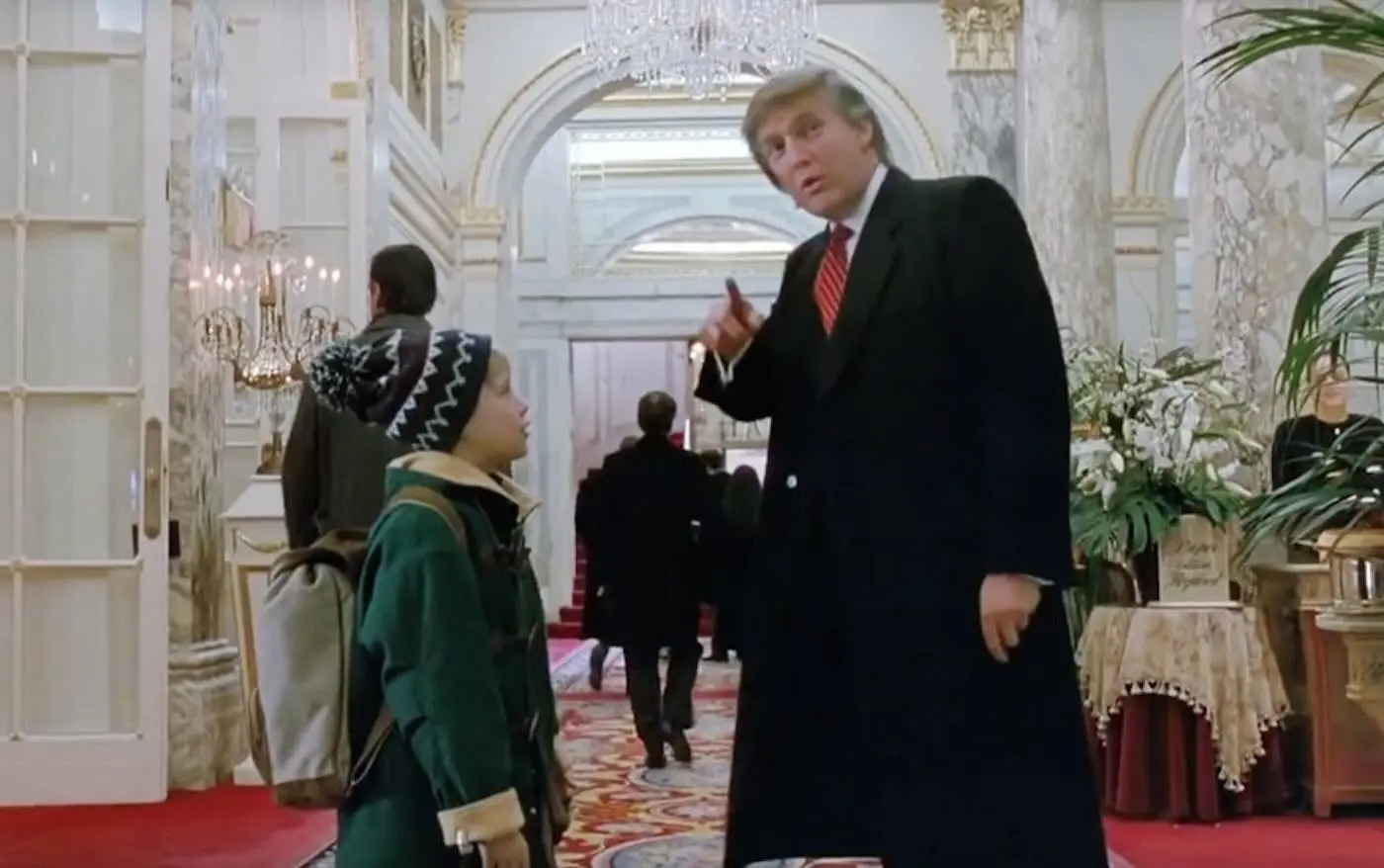 Columbus vorrebbe tagliare Trump da \"Mamma, ho perso l’aereo 2\": «Ma temo di essere espulso»
