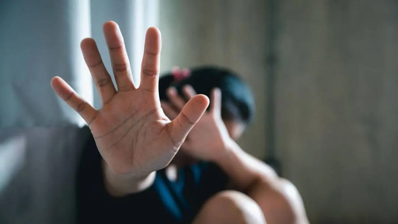 Drogato e violentato tre volte dopo aver perso il cellulare: 17enne accusa un ristoratore