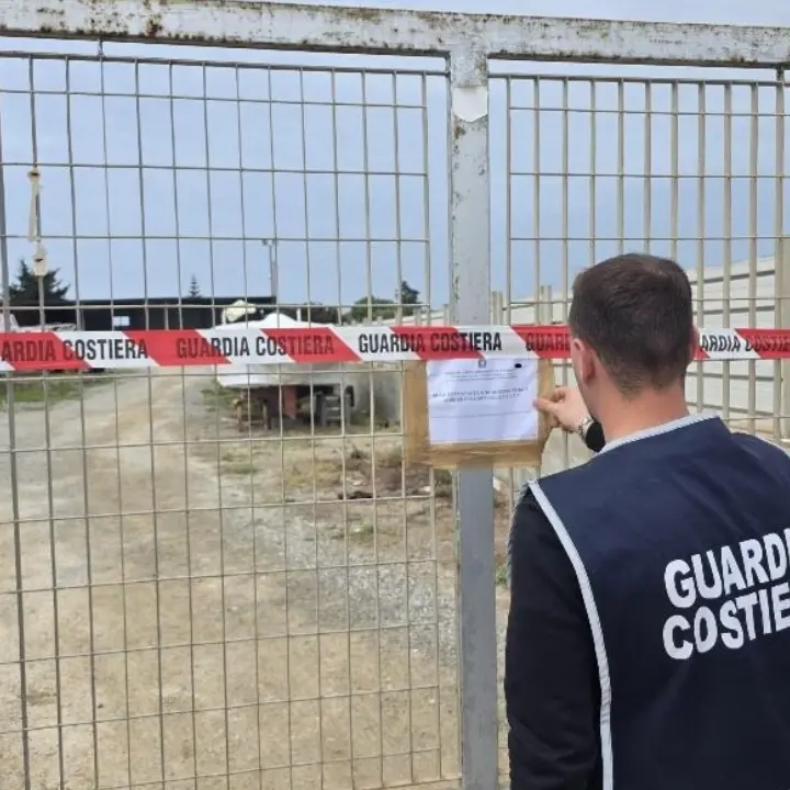Sequestrato cantiere nautico abusivo a Isola Capo Rizzuto: violazioni ambientali ed edilizie