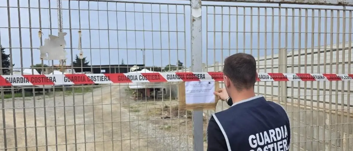Sequestrato cantiere nautico abusivo a Isola Capo Rizzuto: violazioni ambientali ed edilizie