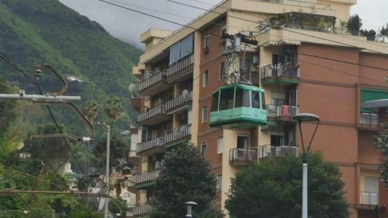 Funivia sospesa per rottura cavo, caduta cabina a monte: quattro vittime e un disperso