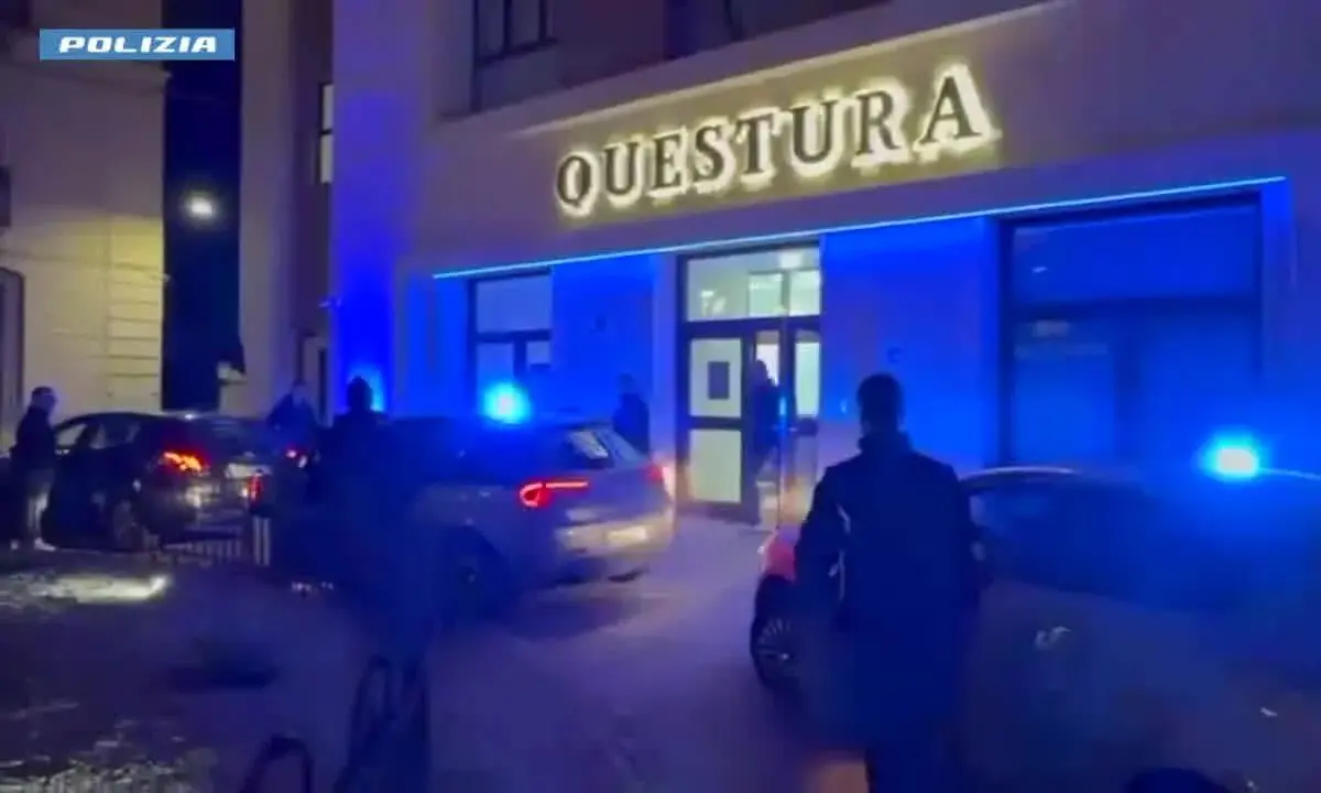 Cosenza, il presunto terrorista: «Se non mi lasciano in pace inizio a sgozzare i poliziotti»