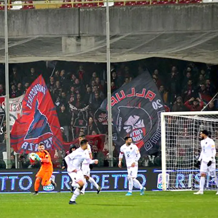 Salernitana-Cosenza: il numero dei tifosi ospiti e le info diramate dalla Questura\n