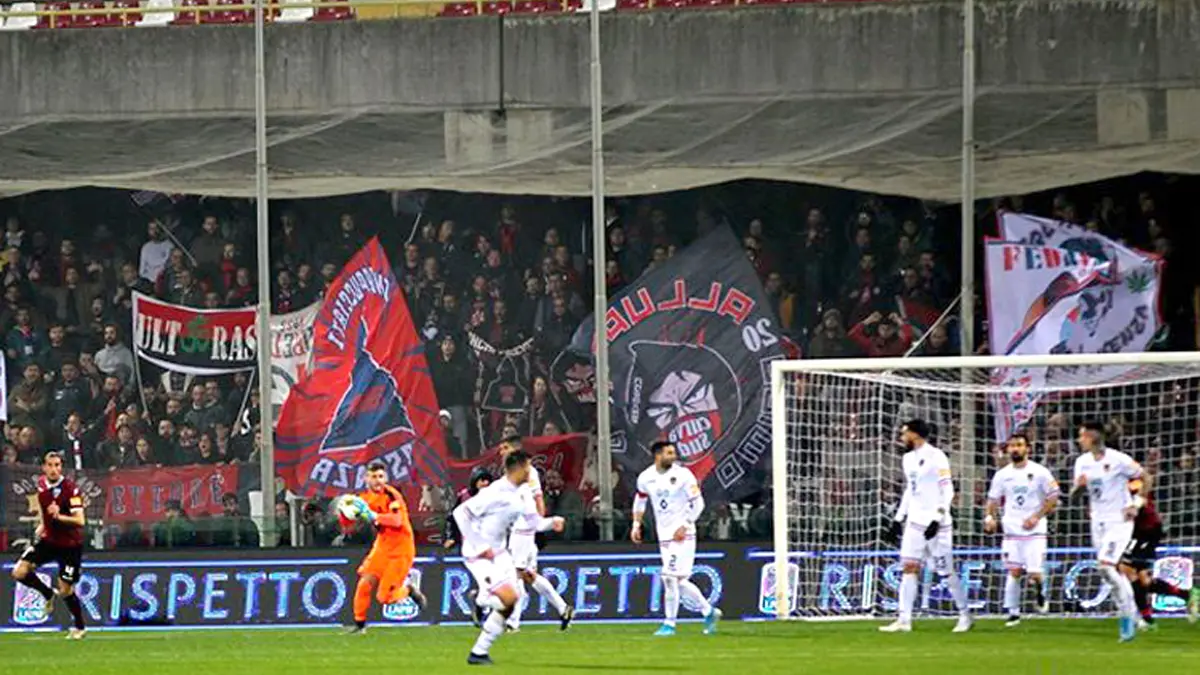 Cosenza, il dato definitivo dei tifosi rossoblù all' \"Arechi\" di Salerno