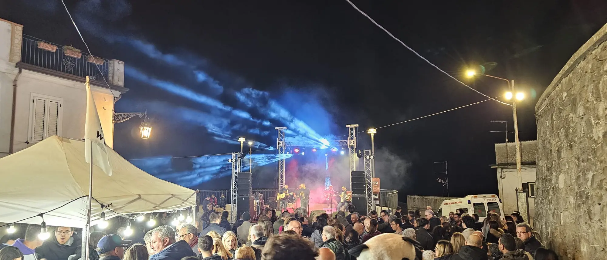 Notte dei Fuochi a Corigliano Rossano tra vento, giovani e presenza diffusa