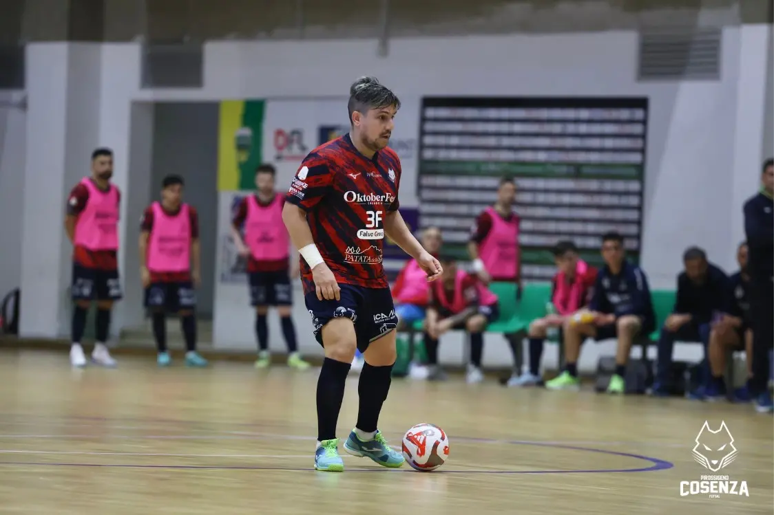 Pirossigeno Cosenza, lupi del calcio a 5 sconfitti dal Sala Consilina: in Campania finisce 3-1