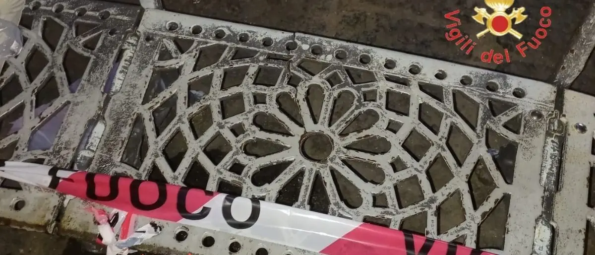 Incidente a Lamezia Terme: pompieri salvano bambina con dito incastrato in panchina